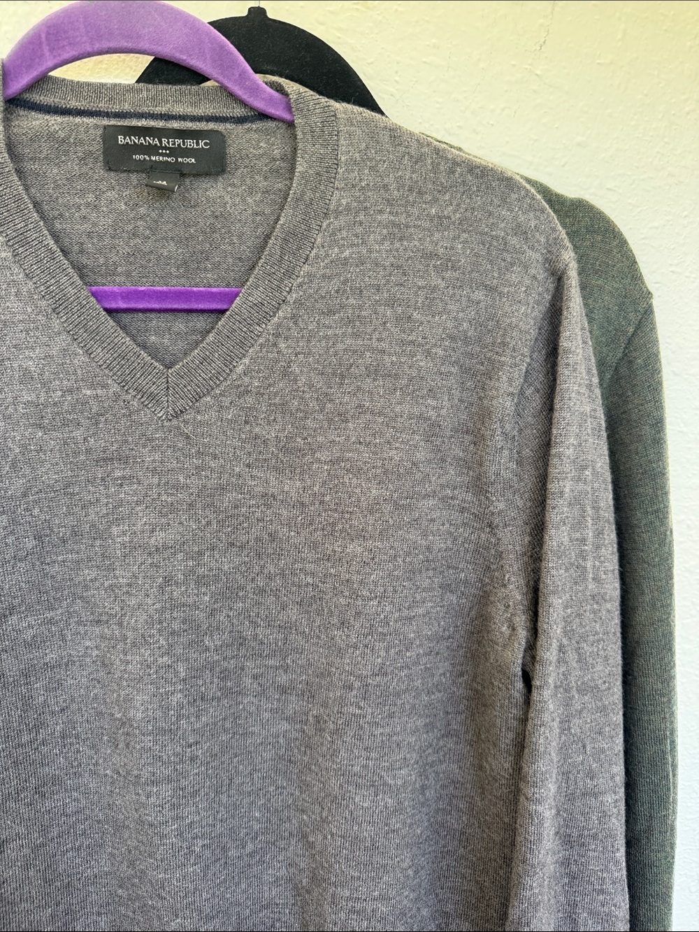 Banana Republic Bundle 100% Merino Wool Mens V-Neck Sweater Top Size M Preppy